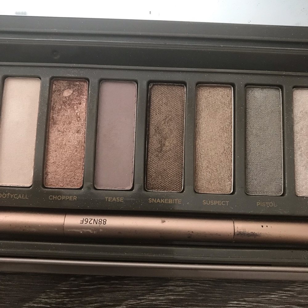 Urban Decay Naked Basics 2 - Picture 3 of 6